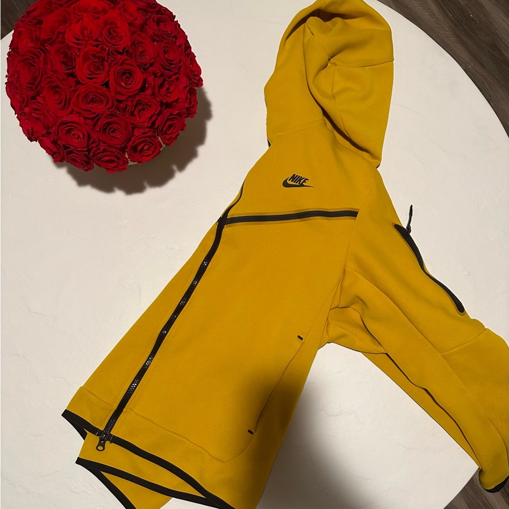 Nike Tech Fleece Full-Zip Hoodie